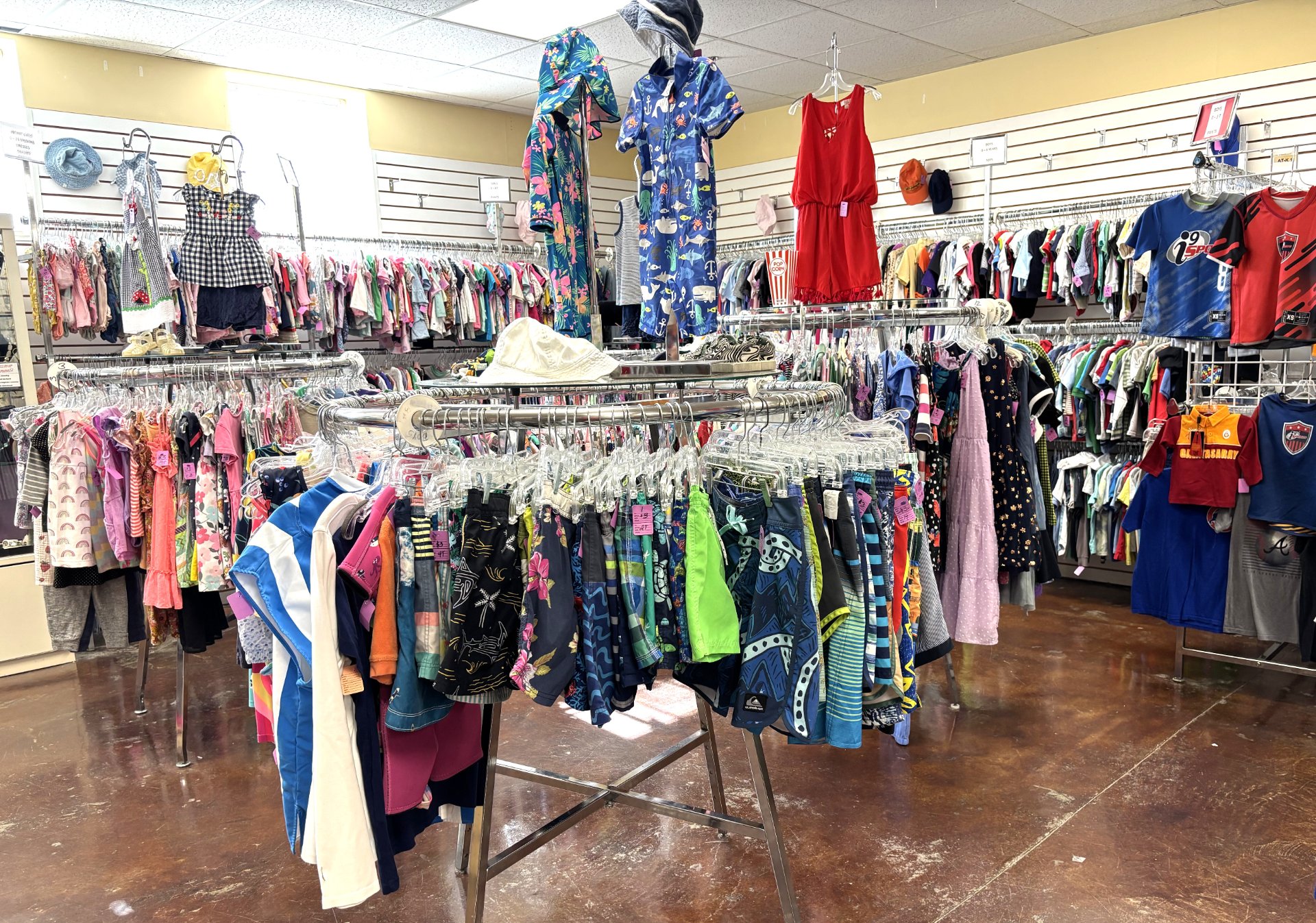 CHILDREN'S CLOTHING